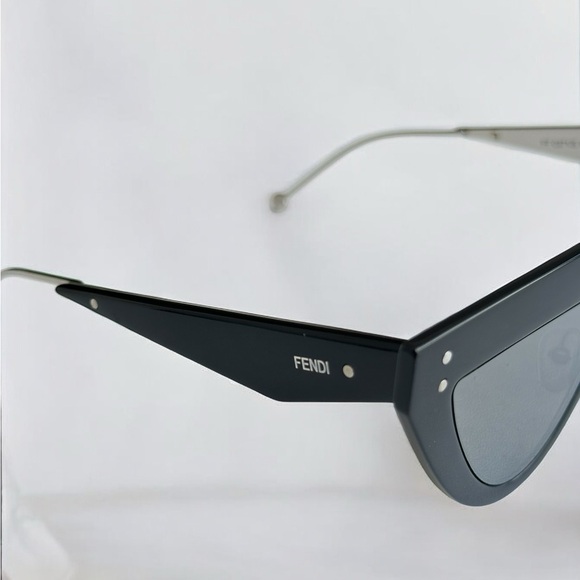 Fendi sunglasses - Picture 8 of 12